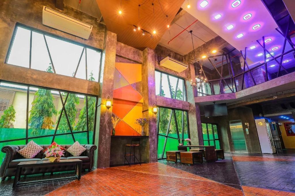 Ps Extra Hotel Hatjaj Kültér fotó
